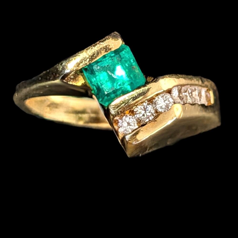 Vintage Emerald Diamonds 18k Yellow Gold Ring Estate Gift Emerald Bypass 10.6 g